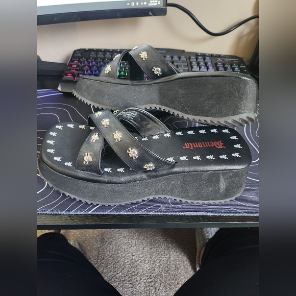 Demonia Skull Platform Platform Sandals - Picture 2 of 4